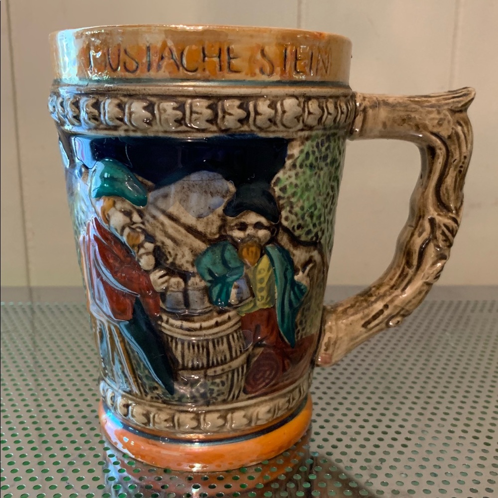 Mustache Stein